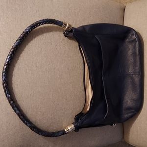 Leather shoulder bag.